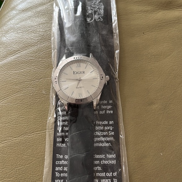 NIP! Eiger Watch with black leather strap. - Picture 3 of 4